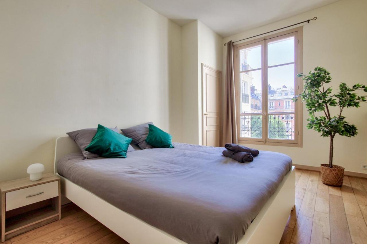 2 Bedrooms Tour Eiffel Rapp Paris Bagian luar foto