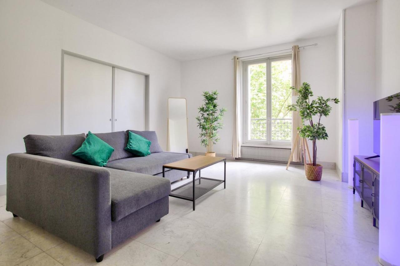 2 Bedrooms Tour Eiffel Rapp Paris Bagian luar foto