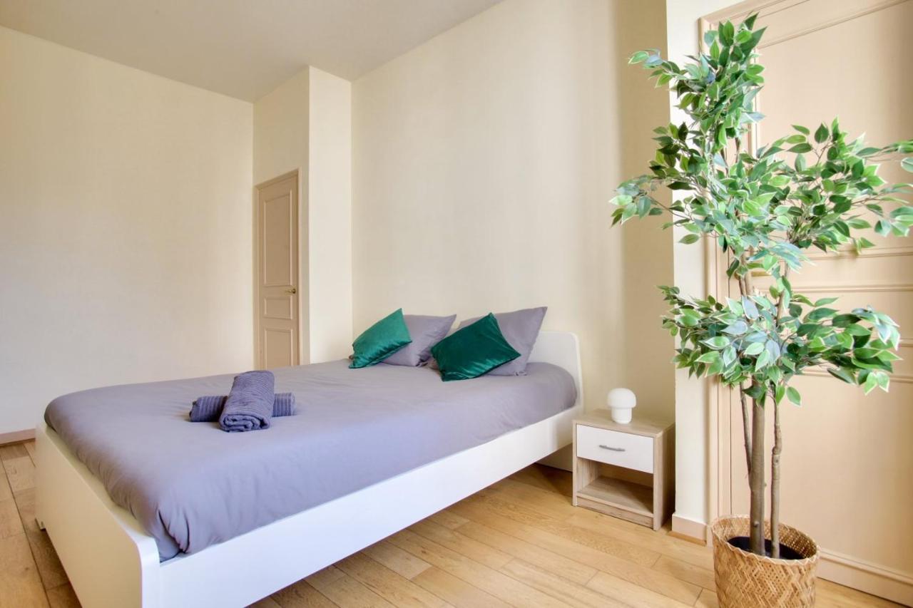 2 Bedrooms Tour Eiffel Rapp Paris Bagian luar foto