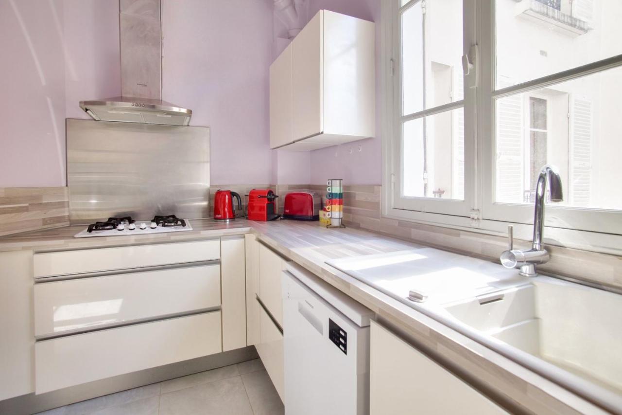 2 Bedrooms Tour Eiffel Rapp Paris Bagian luar foto