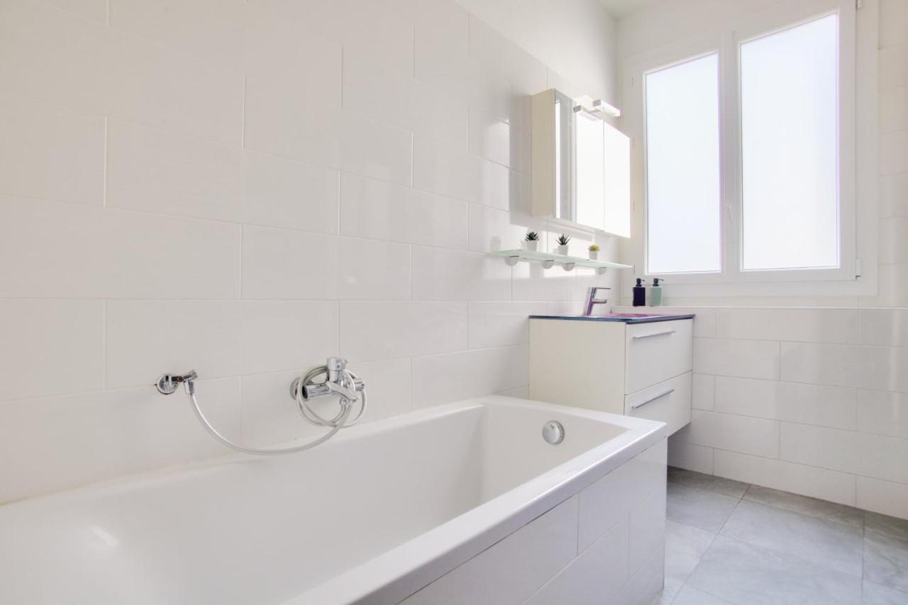 2 Bedrooms Tour Eiffel Rapp Paris Bagian luar foto